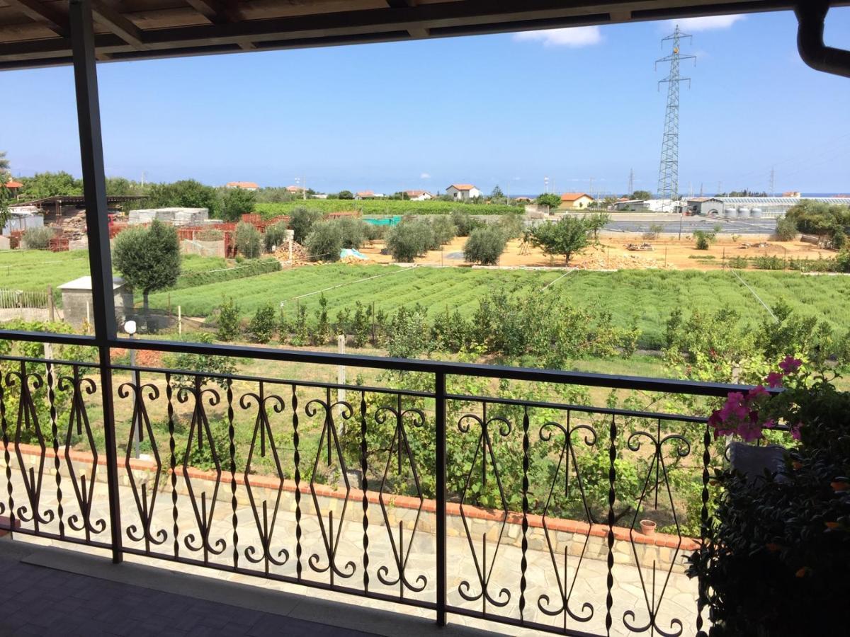 شقة Alchimia House Cisano sul Neva المظهر الخارجي الصورة